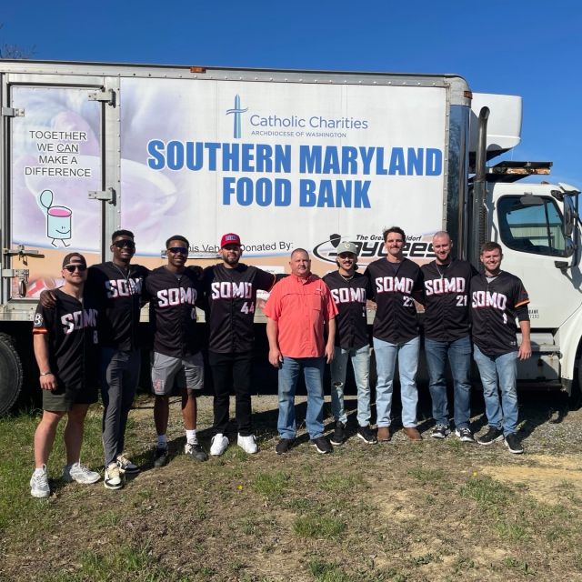 Thank you to the @somdbluecrabs baseball team who volunteered at our Southern Maryland Food Bank! The players assisted with bagging Snack Saks for food-insecure youth and also helped prep our community garden with mulch and compost. We appreciate players @payteeles, @khalilwilsonn, @i_amjkw, @beto_maldi, @tmcgee_015, @gabriel_wurtz, Jason Creasy and @neillang1220 for taking the time to support our program and the community we serve. #SOMDBlueCrabs #SouthernMarylandFoodBank #CCADW